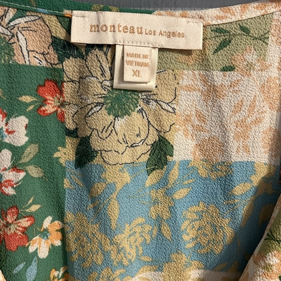 Size XL top green and yellow floral print 3for$20 ☀️❤️☀️❤️ - Picture 2 of 7